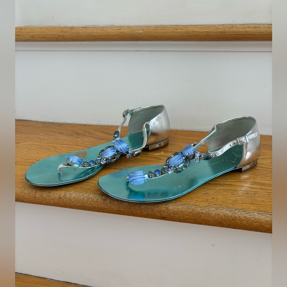 Giuseppe Zanotti Silver Leather T-Strap Sandals with Jewels. Euro size 39.5. - Picture 3 of 5